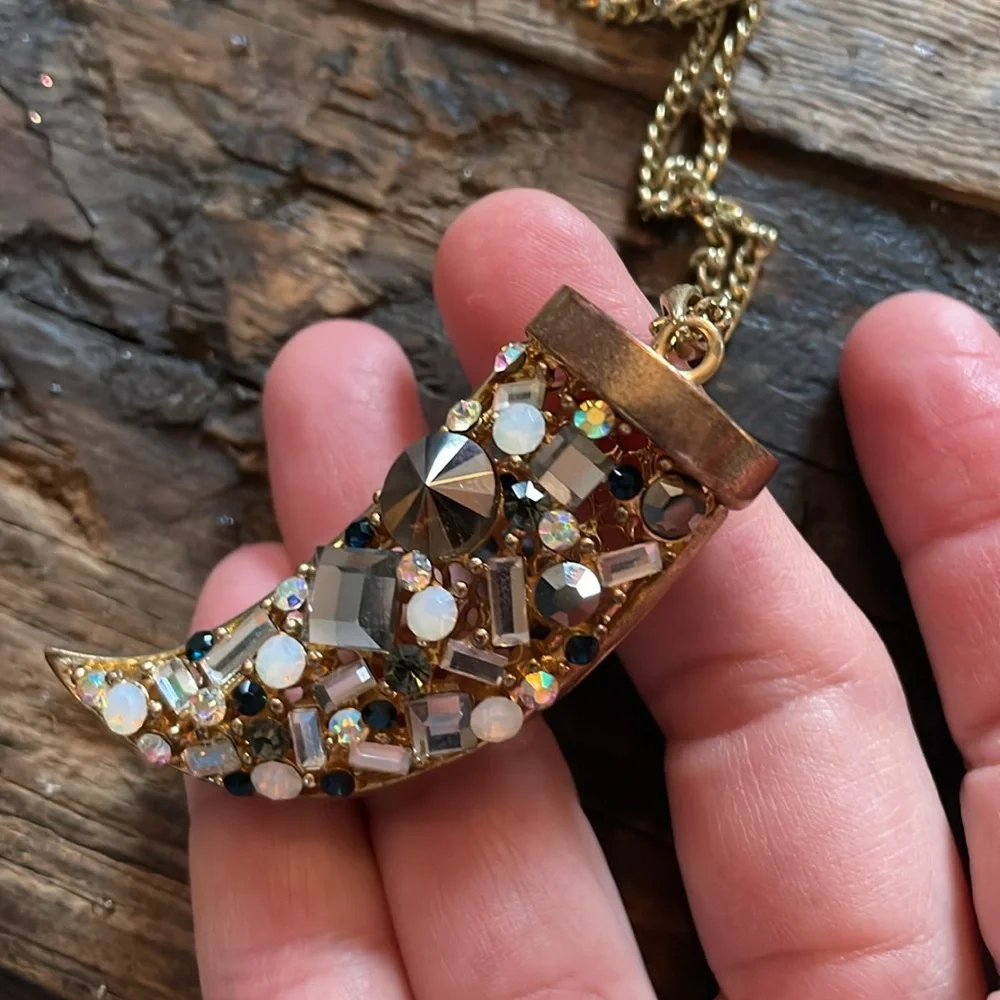 Vintage XL rhinestone crystal good luck horn necklace - Picture 7 of 13